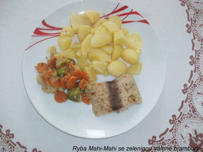 Ryba Mahi-Mahi se zeleninou vařené brambory